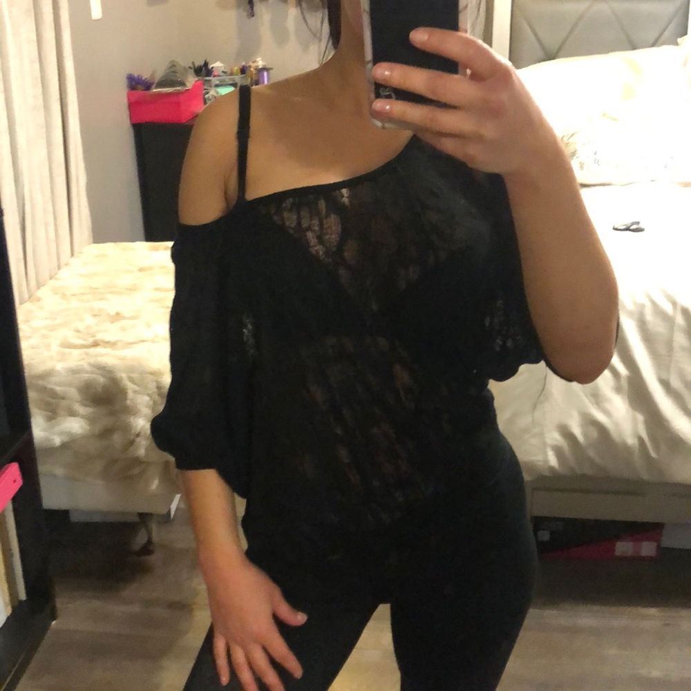 Guess Over the Shoulder Top XS